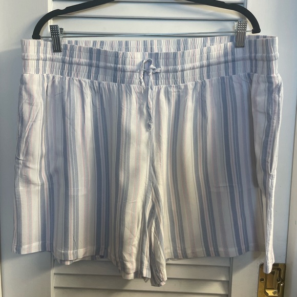 Love, Fire Women’s 1XL/T Shorts & Shirt Set Very Thin & Soft, Like New - Picture 7 of 10